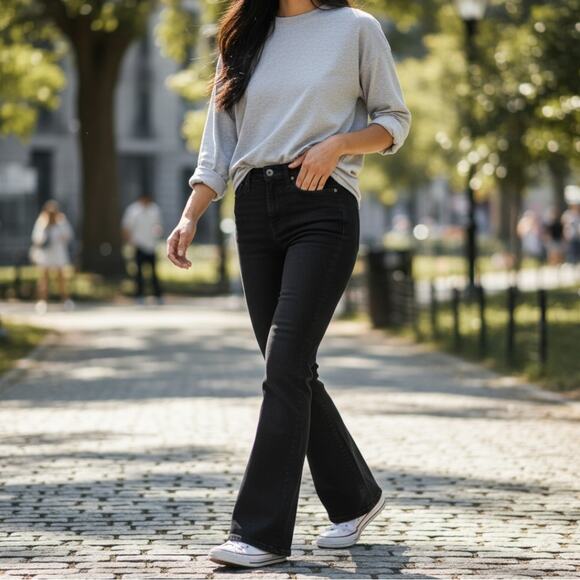 Old Navy Denim - Old Navy High Rise Kicker Boot-Cut Jeans Women Size2 Black Secret Smooth Pockets